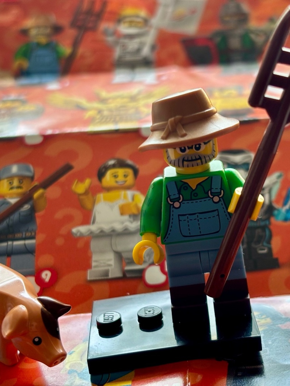 LEGO SERIES 15 "Farmer" col15-1 With stand, pamphlet & accessories.